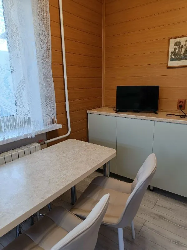 Продам однокомнатную квартиру
Продажа от собственника❗️

🌇По ул. Шутова (мкрн. Широкий), кировский район, г. Донецк📌

✅Общая площадь 36,5 м², кухня 8,7 м². Высота потолков 2,60 м. ✅на 9 этаже 9-этажного дома чешского проекта.

👍В квартире выполнен качественный капитальный ремонт. Заменена электропроводка, система отопления и сантехника. Кухня обновлена в 2024 году.

🎁Продается вместе с мебелью и бытовой техникой, можно сразу заезжать и жить.

💦. .., Детский сад, магазины, супермаркеты, рынок, аптека, а также удобная транспортная развязка.

📑Документы готовы к сделке.
💰Цена: 4 500 000 руб. Есть торг.

📲☎️+79493219732

Подписаться  |  📩дать объявление
📲Наш max - фотография - 8