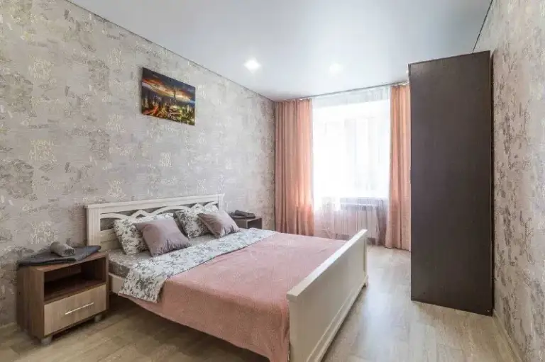 Посуточная аренда квартир предлагаются 1к и 2к квартиры.

🌇Донецк, в ворошиловском и калининском районе!📌

✅Уютные, чистые апартаменты, с качественным ремонтом и новой мебелью.
✅Есть все необходимое для комфортного проживания.
📍Рядом развитая инфраструктура: аптеки, продуктовые магазины, остановки общественного транспорта.
💦 Вода 24/7

💰Стоимость: от 5 тыс. В сутки.
(В зависимости от выбранных вами апартаментов, даты аренды и количества гостей. )

По вопросам бронирования:
📲☎️+79161976546 /
📲☎️+79498485299
@Evgenevnal29

Подписаться  |  📩дать объявление
📲Наш max - фотография - 4