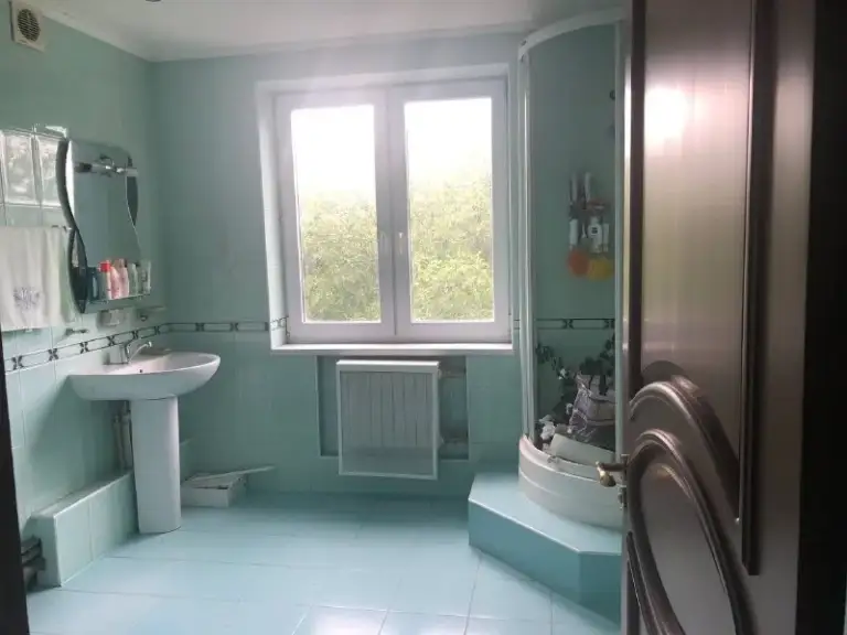 🏡Продаётся 4-четырехкомнатная квартира
🌇Город: донецк днр
🏙️Район: куйбышевский р-н
🗺Микрорайон магистральный, улица куйбышева 209
• В квартире выполнен качественный ремонт
• Вода по графику
• Мебель частично остается
• Рядом гипермаркет галактика и школа № 51
🔥Собственник
💴Цена: 7🍋800.000 рублей
☎️+7(949) 385-93-57 Сергей
📨Подписаться - фотография - 7