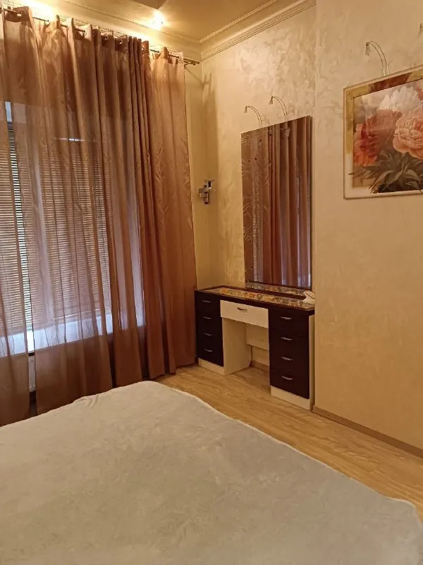 Сдается в аренду 🏡 дом

🌇Макеевка, червоногвардейский район, ориентир миси📍

✅В доме 4 комнаты + гостиная + кухня + 2 санузла + коридор.
✅Есть камин
✅Автономное отопление.
✅Есть ёмкость на 1000 литров для запаса вода
👍Большой двор.
✅ - фотография - 3