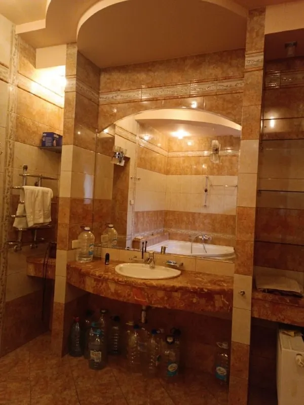Сдается в аренду 🏡 дом

🌇Макеевка, червоногвардейский район, ориентир миси📍

✅В доме 4 комнаты + гостиная + кухня + 2 санузла + коридор.
✅Есть камин
✅Автономное отопление.
✅Есть ёмкость на 1000 литров для запаса вода
👍Большой двор.
✅ - фотография - 7