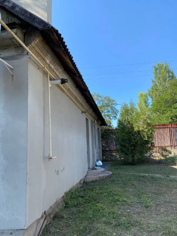 Продам газифицированный дом

🌇Макеевка горняцкий район. Осипенко( школа 39 )📌

✅Дом 90 кв, на приватизированном участке 8,2 м.  
👍Очень хорошая локация!!
✅Тихий, спокойный район.
✅Рядом остановка, школа, магазины. Хорошие соседи!
❗️Дом со всеми удобствами.
✅Новая крыша из ондулина, все окна м/ пластик. Железный забор, ворота и калитка. - фотография - 3