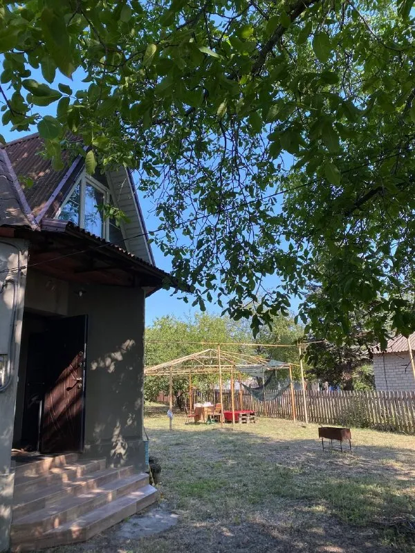 Продам газифицированный дом

🌇Макеевка горняцкий район. Осипенко( школа 39 )📌

✅Дом 90 кв, на приватизированном участке 8,2 м.  
👍Очень хорошая локация!!
✅Тихий, спокойный район.
✅Рядом остановка, школа, магазины. Хорошие соседи!
❗️Дом со всеми удобствами.
✅Новая крыша из ондулина, все окна м/ пластик. Железный забор, ворота и калитка. - фотография - 5
