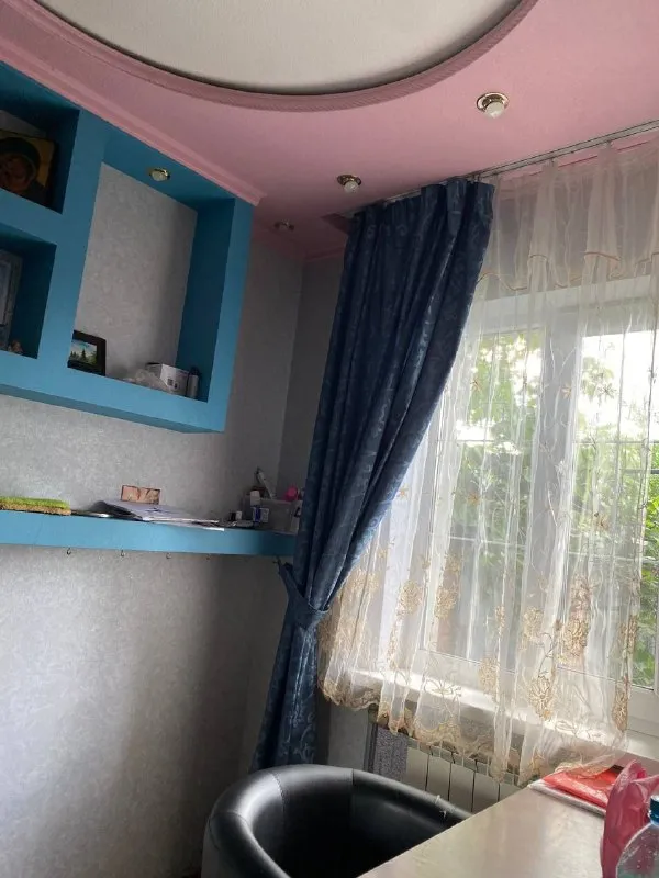 Продам газифицированный дом

🌇Макеевка горняцкий район. Осипенко( школа 39 )📌

✅Дом 90 кв, на приватизированном участке 8,2 м.  
👍Очень хорошая локация!!
✅Тихий, спокойный район.
✅Рядом остановка, школа, магазины. Хорошие соседи!
❗️Дом со всеми удобствами.
✅Новая крыша из ондулина, все окна м/ пластик. Железный забор, ворота и калитка. - фотография - 7