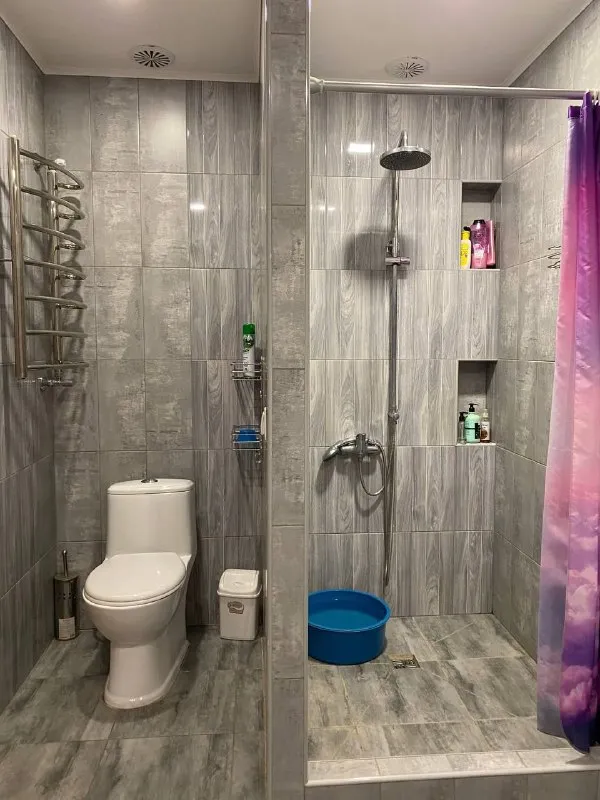 Продам газифицированный дом

🌇Макеевка горняцкий район. Осипенко( школа 39 )📌

✅Дом 90 кв, на приватизированном участке 8,2 м.  
👍Очень хорошая локация!!
✅Тихий, спокойный район.
✅Рядом остановка, школа, магазины. Хорошие соседи!
❗️Дом со всеми удобствами.
✅Новая крыша из ондулина, все окна м/ пластик. Железный забор, ворота и калитка. - фотография - 9