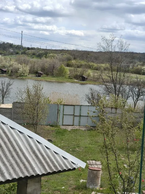 Продам дачу кооператив "ливада", микрорайон широкий, дом 2 уровня+ гараж, гос/акт на 6 соток. , рядом ставок.
Документы готовы.
+7(949) 36-77-907 - фотография - 1