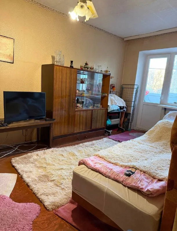 Сдам в аренду однокомнатную квартиру от 1 ого месяца шахтерская площадь ( киевский район). Вода по графику(есть колонка) 12 тысяч ₽ + к/у. - фотография - 5