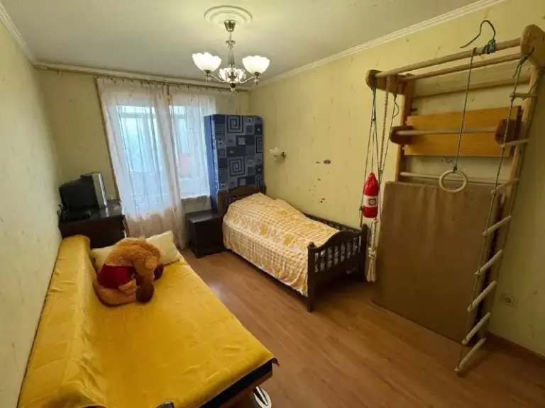 Продажа 3х комнатной квартиры с ремонтом в куйбышевском районе (топаз)‼️
Статус - твой выбор в мире недвижимости!🤝
📍Г. Донецк, ул. Церетели
(Куйбышевский район, топаз)
✅Этаж: 6/9
✅Отличная планировка (просторные, светлые комнаты; два больших балкона)
✅Хорошее состояние квартиры
✅Обновленные коммуникации
✅Вода по графику
✅Хорошо развита инфраструктура: (рядом супермаркеты, аптеки, больницы, остановка общественного транспорта)
💸 7 300 000 ₽
☎️+79495753652
📞+79490774949 - фотография - 7