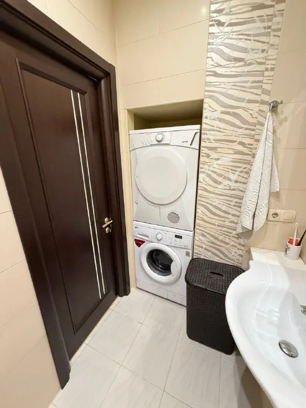 🏡Продаётся 3-трехкомнатная квартира
🌇Город: донецк днр
🏙️Район: киевский р-н
🗺Проспект панфилова 21, жк центральный

• Этажность–3/17 жилого дома
• Общая площадь–107 м2

• В квартире два санузла, квартира продаётся с мебелью и бытовой техникой
• Установлен накопительный бак на 1.000 литров воды
• В доме есть консьерж
• Документы готовы
🔥Собственник

💴Цена: 16🍋500.000 рублей
☎️+7(949) 437-66-89

📨Подписаться - фотография - 8