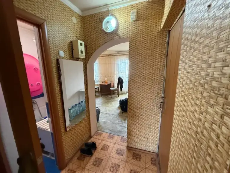 Продажа чистой и уютной 3х комнатной квартиры на проспекте партизанский ! Киевский район !

📌Этаж 4/4

📌Вода согласно графику
📌Квартира теплая.
📌Окна металлопластик
📌Большой балкон

Инфраструктура:
Школа и детский сад!
У дома - магазины и остановка общественного транспорта !

Документы готовы ! Прописанных нет !

+79495753652 - фотография - 1