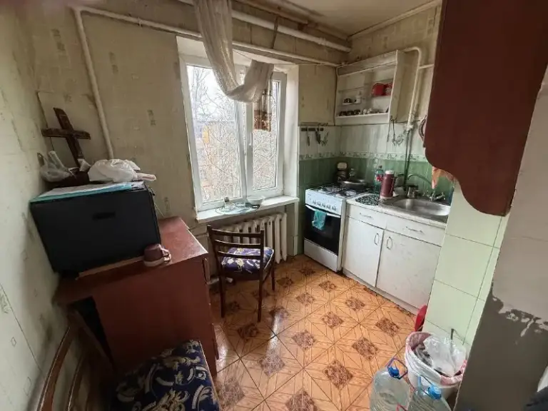 Продажа чистой и уютной 3х комнатной квартиры на проспекте партизанский ! Киевский район !

📌Этаж 4/4

📌Вода согласно графику
📌Квартира теплая.
📌Окна металлопластик
📌Большой балкон

Инфраструктура:
Школа и детский сад!
У дома - магазины и остановка общественного транспорта !

Документы готовы ! Прописанных нет !

+79495753652 - фотография - 10