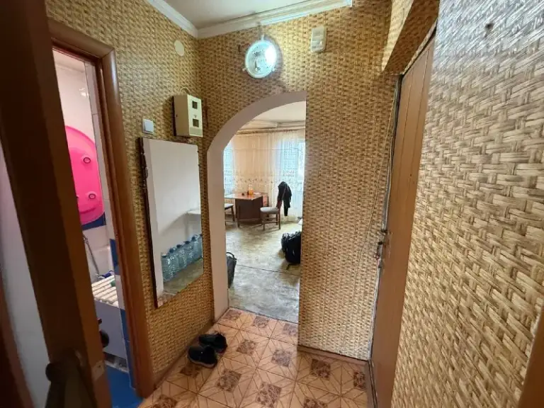 Продажа чистой и уютной 3х комнатной квартиры на проспекте партизанский ! Киевский район !

📌Этаж 4/4

📌Вода согласно графику
📌Квартира теплая.
📌Окна металлопластик
📌Большой балкон

Инфраструктура:
Школа и детский сад!
У дома - магазины и остановка общественного транспорта !

Документы готовы ! Прописанных нет !

+79495753652 - фотография - 2