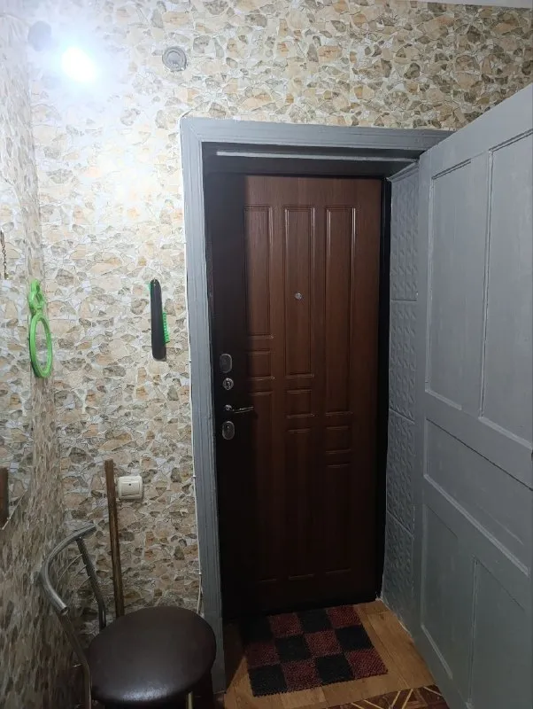 Продам однокомнатную квартиру

🌇Донецк, пролетарский район ул. Раздольная📌

✅Квартира - «гостинка»
✅3\5 Дом кирпичный.
✅Общая площадь 30.1 м², жилая 17.6 м², кухня 5 м²
✅Квартира не угловая, окна пластиковые, балкон застеклённый, газовая колонка, состояние жилое.
☝Один собственник, документы готовы, без долгов.
📍В шаговой доступности; магазины, рынок, остановка.

💰Цена 2 270 000 ₽

📲☎️+7 (949 )336-37-59
Агентство недвижимости арсенал

Подписаться  |  📩дать объявление
📲Наш max - фотография - 1
