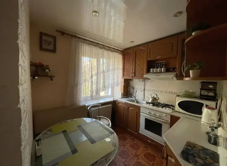 Продам двухкомнатную квартиру

🌇Донецк, ленинский район, бульвар франко 46📌

✅Общая площадь 47м²
✅Жилая 31м²
📑Документы готовы к сделке
👍Состояние квартиры- заходи и живи.
💦Вода согласно графику
✅Комнаты раздельные, квартира не угловая!
✅Дом кирпичный, очень тёплый! - фотография - 7