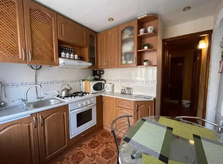 Продам двухкомнатную квартиру

🌇Донецк, ленинский район, бульвар франко 46📌

✅Общая площадь 47м²
✅Жилая 31м²
📑Документы готовы к сделке
👍Состояние квартиры- заходи и живи.
💦Вода согласно графику
✅Комнаты раздельные, квартира не угловая!
✅Дом кирпичный, очень тёплый! - фотография - 8