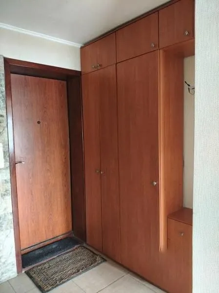 Продам однокомнатную квартиру

🌇Донецк, ул. Харитонова, район д/с дружба📌

✅Площадь: 35 кв. М.
✅Этаж: 8 из 9
👍Удобное расположение: рядом три школы, детский сад, магазины, рынок, остановки общественного транспорта.
✅Тёплая, не угловая. Лифт работает исправно. Вода по расписанию доходит
✅Санузел в хорошем состоянии. Большая ванная комната
✅Высота потолков — 2,6 м

💰Цена 3 600 000 ₽ торг 🔥

📲☎️+79495137775

Подписаться  |  📩дать объявление
📲Наш max - фотография - 2