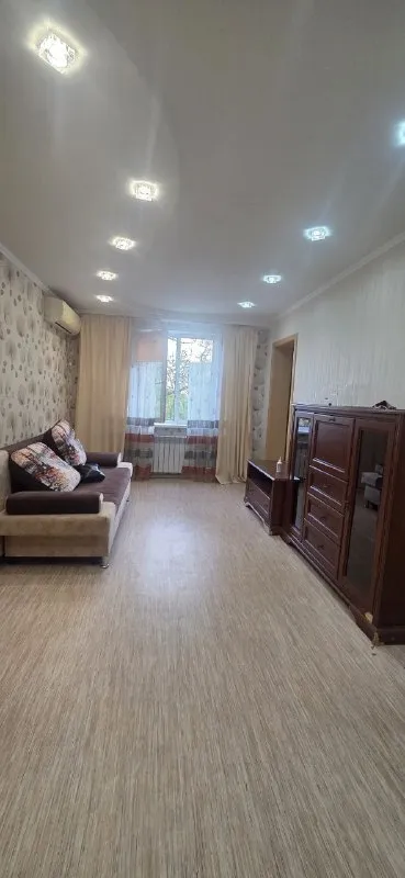 Сдаю долгосрочно!!!
Четырёхкомнатную квартиру

🌇Кировский район г. Донецка,
Текстильщик 📌

✅Квартира просторная и светлая
✅В квартире вся мебель, быттехника, гардеробная, посудомоечная машина, 3 лоджии,
✅3 Этаж, устанавливается накопительная система воды
✅Отличная инфраструктура

💰Стоимость 50 000 р. /месяц, дополнительно оплачиваются коммунальные платежи.

📲☎️+79493837193 Виктория ан
📲☎️+79384613180 (Тг, макс)

Подписаться  |  📩дать объявление
📲Наш max - фотография - 4