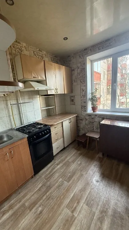 Продажа 2-комнатной квартиры

🌇Донецк в кировском районе,
Улица высоцкого, ориентир "голубые дома". 📌

🏢Этаж - 6/10
✅Площадь - 52 м2, кухня - 7 м2
💦Вода по графику.
📍Рядом свято-введенский храм, школа, детские сады, магазины.
В пешей доступности остановка, магазины, все, что нужно для жизни, прекрасная инфраструктура.

💰Цена: 4 000 000 рублей

📲☎️+7 (949) 150 50 39

Подписаться  |  📩дать объявление
📲Наш max - фотография - 4