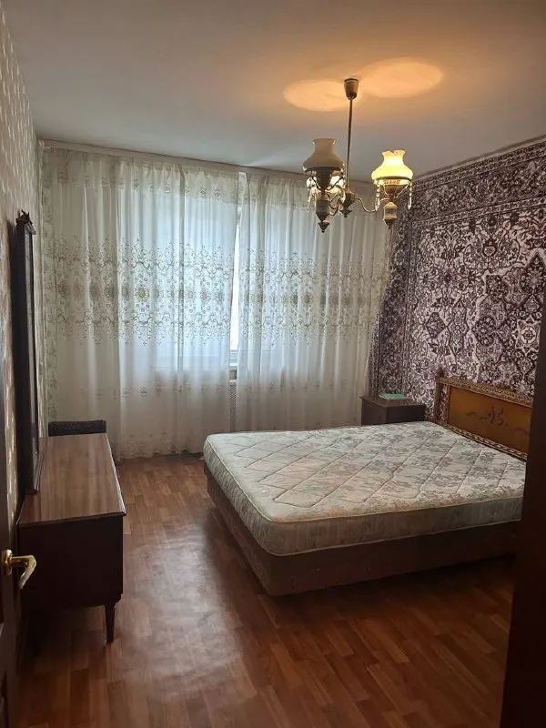 Аренда 3х комнатной квартиры в киевском районе
📍Улица политбойцов 12

Квартира полностью укомплектована всем необходимым для комфортного проживания.
Две спальни и гостиная.
Вода 💦 согласно графику города, 1 раз в 3 дня. Установлен бойлер.
Кондиционер, wi fi.

Рядом вся необходимая инфраструктура, остановка транспорта в пешей доступности.

Рассмотрят семейную пару, дети старше 8 лет.
Без животных.
Только долгосрочная аренда.

Стоимость аренды 40.000₽+ку
Оплата по факту заселения.

Звоните 📲 +79491690454 ан - фотография - 3
