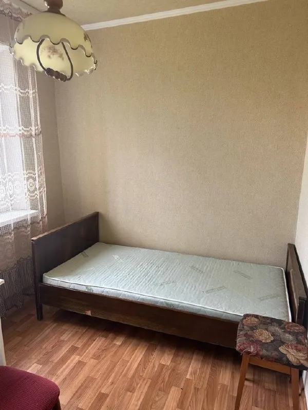 Аренда 3х комнатной квартиры в киевском районе
📍Улица политбойцов 12

Квартира полностью укомплектована всем необходимым для комфортного проживания.
Две спальни и гостиная.
Вода 💦 согласно графику города, 1 раз в 3 дня. Установлен бойлер.
Кондиционер, wi fi.

Рядом вся необходимая инфраструктура, остановка транспорта в пешей доступности.

Рассмотрят семейную пару, дети старше 8 лет.
Без животных.
Только долгосрочная аренда.

Стоимость аренды 40.000₽+ку
Оплата по факту заселения.

Звоните 📲 +79491690454 ан - фотография - 4