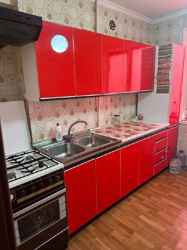 Аренда 3х комнатной квартиры в киевском районе
📍Улица политбойцов 12

Квартира полностью укомплектована всем необходимым для комфортного проживания.
Две спальни и гостиная.
Вода 💦 согласно графику города, 1 раз в 3 дня. Установлен бойлер.
Кондиционер, wi fi.

Рядом вся необходимая инфраструктура, остановка транспорта в пешей доступности.

Рассмотрят семейную пару, дети старше 8 лет.
Без животных.
Только долгосрочная аренда.

Стоимость аренды 40.000₽+ку
Оплата по факту заселения.

Звоните 📲 +79491690454 ан - фотография - 5