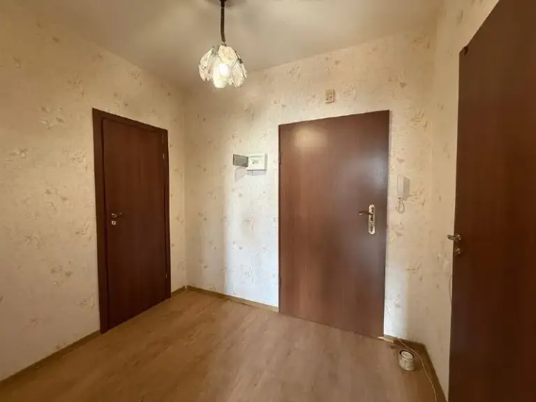 Продается 1-комнатная квартира в новостройке - петровский район, донецк!
Статус - твой выбор в мире недвижимости!🤝
📍Донецк, ул. Степана щепачева,39
Петровский район
✅Год постройки: 2012 (новостройка);
✅Общая площадь: 40 м²;
✅Этаж: 5‑й из 9;
✅Тип: однокомнатная квартира.
✅Надёжный дом новой постройки — минимальные затраты на ремонт и обслуживание;
✅Оптимальный этаж: не первый (нет сырости и шума с улицы), не последний (исключены проблемы с крышей);
✅Удобная планировка для одного человека или молодой семьи;
✅Развитая инфраструктура района — магазины, остановки общественного транспорта, социальные учреждения в шаговой доступности.
📌Квартира подойдёт как для собственного проживания, так и для сдачи в аренду.
💸 3 500 000 Руб.
☎️+79495753652
📞+79490774949 - фотография - 2
