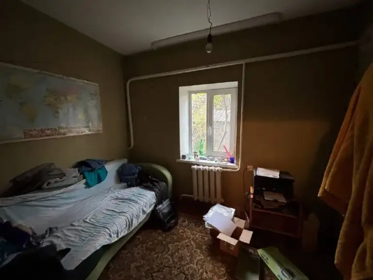 Продается дом с земельным участком 9 соток в центре донецка! Парк щербакова- отель прага‼️
Статус - твой выбор в мире недвижимости!🤝
📍Г. Донецк, ул. Порт-артурная
Рядом: отель "прага", парк щербакова
📌В шаговой доступности: детский сад, школа №55 - забота о будущем ваших детей.
✅Дом: жилой, теплый, общей площадью 100м².
✅Участок: 9 соток, ровный, правильной формы
✅Бонусы : баня на дровах, двое ворот, два гаража, елки и фруктовые деревья
✅Район: тихий, безопасный, с развитой инфраструктурой.
✅Собственник в городе.
✅Документы готовы к сделке.
✅Росреестр оформлен давно.
✅Работы с геодезистом проведены
💸 10 000 000 Руб.
☎️+79495753652
📞+79490774949 - фотография - 3