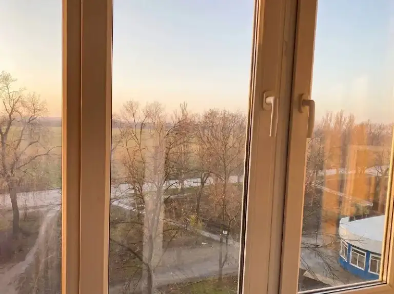 Продам однокомнатную квартиру
🌇Макеевка, зелёный мкр, 49📌
✅Квартира с редкой планировкой и стратегическим расположением
🔑 Квартира с потенциалом — здесь начнётся ваша новая история
✅Площадь — 35,72 м², но по ощущениям — как полноценная «двушка». Благодаря нише в комнате есть возможность обустроить отдельную спальню, рабочий кабинет или детскую зону.
✅Также в квартире предусмотрены две кладовые — это дополнительное пространство для хранения без необходимости загромождать квартиру мебелью.
🏙Из окон открывается вид на. .. Ound-image:url('//telegram. Org/img/emoji/40/f09f94a5.png')">🔥
📱 @Natasha_bell
📞 📱 (Max) +7 928 909 8117
Подписаться | 📩дать объявление
📲Наш max - фотография - 2