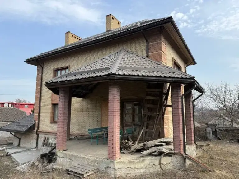 Продажа 3-х этажного дома в донецке!земля приватизирована‼️

Агентство недвижимости «статус» - твой выбор в мире недвижимости!🤝

📍Г. Донецк, ленинский район, ул. Обильная,5 (боссе)

✅Общая площадь:447,4 кв. М
✅Жилая площадь: 147,4 кв. М
✅Этажность: 2 этажа + цокольный этаж;
✅Год ввода в эксплуатацию: 2008;
✅Земельный участок: 0,19 га (приватизирован, гос. Акт 0,1га и 0,09га);
✅Продуманный дизайн интерьера и ландшафта;
✅Удобная транспортная развязка;
✅Хорошие соседи.

📌Все документы готовы к сделке!
📌Дополнительная информация и фото по запросу

💸 19 500 000 Руб.

☎️+79495753652
📞+79490774949 - фотография - 10
