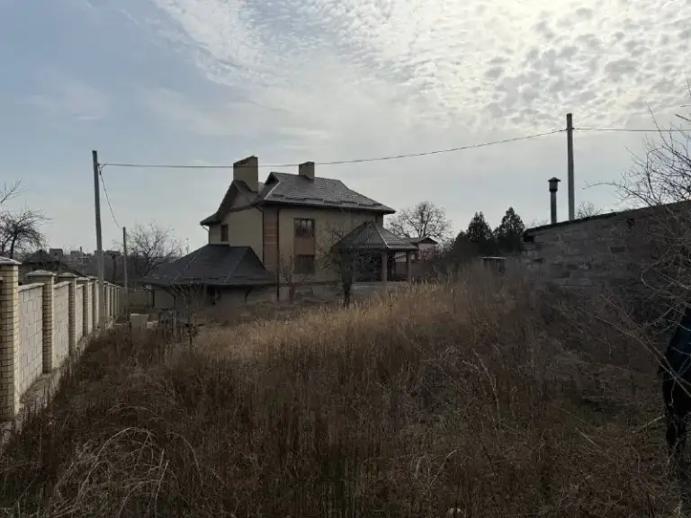 Продажа 3-х этажного дома в донецке!земля приватизирована‼️

Агентство недвижимости «статус» - твой выбор в мире недвижимости!🤝

📍Г. Донецк, ленинский район, ул. Обильная,5 (боссе)

✅Общая площадь:447,4 кв. М
✅Жилая площадь: 147,4 кв. М
✅Этажность: 2 этажа + цокольный этаж;
✅Год ввода в эксплуатацию: 2008;
✅Земельный участок: 0,19 га (приватизирован, гос. Акт 0,1га и 0,09га);
✅Продуманный дизайн интерьера и ландшафта;
✅Удобная транспортная развязка;
✅Хорошие соседи.

📌Все документы готовы к сделке!
📌Дополнительная информация и фото по запросу

💸 19 500 000 Руб.

☎️+79495753652
📞+79490774949 - фотография - 3