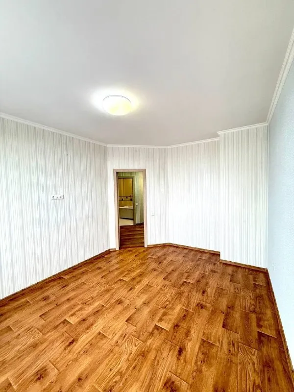 🏡Продам 1-однокомнатную квартиру
🌇Город: донецк днр
🏙️Район: киевский р-н
🗺Ориентир киевский исполком

• Этажность–13/17 жилого дома
• Общая площадь–43.7 м2
• Высота потолков–2.8 м

• В квартире выполнен ремонт,
В кухне и коридоре на полу керамогранит в обеих комнатах установлены кондиционеры, установлена насосная станция,
Имеется большой балкон площадью 8 м2
• Есть подземный паркинг
🔥Собственник

💴Цена: 5🍋000.000 рублей
☎️+7(949) 367-15-28

📨Подписаться - фотография - 2