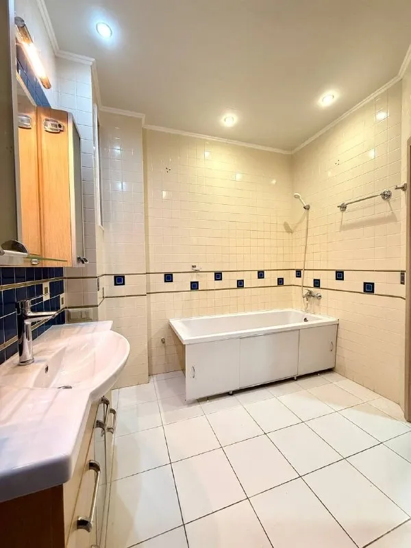 🏡Продам 1-однокомнатную квартиру
🌇Город: донецк днр
🏙️Район: киевский р-н
🗺Ориентир киевский исполком

• Этажность–13/17 жилого дома
• Общая площадь–43.7 м2
• Высота потолков–2.8 м

• В квартире выполнен ремонт,
В кухне и коридоре на полу керамогранит в обеих комнатах установлены кондиционеры, установлена насосная станция,
Имеется большой балкон площадью 8 м2
• Есть подземный паркинг
🔥Собственник

💴Цена: 5🍋000.000 рублей
☎️+7(949) 367-15-28

📨Подписаться - фотография - 6
