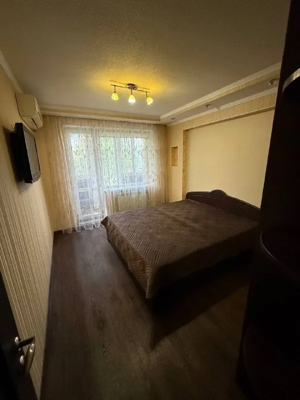 🏡Аренда 3-трехкомнатной квартиры
🌇Город: донецк днр
🏙️Район: кировский р-н
🗺Микрорайон текстильщик ул. Пинтера
• Этажность–4/9 жилого дома
• Общая площадь–65 м2
• Квартира сдаётся с евро ремонтом
• Дорогая мебель и техника
• Сдам семейной паре. Без маленьких детей и животных.
• Также могу рассмотреть одного человека
• В квартире есть все удобства для комфортного проживания
2 Кондиционера, бойлер, в подъезде установлен насос
Только на длительный срок
• На длительный срок, минимум 1 год.
• Сдам порядочным, адекватным арендаторам
🔥Собственник, без комиссии!!!
💴Цена: 45.000 руб+залог 45.000 возвращается при выезде
📲За более подробной информацией звоните
☎️+7(918) 444-23-76
📨Подписаться - фотография - 1