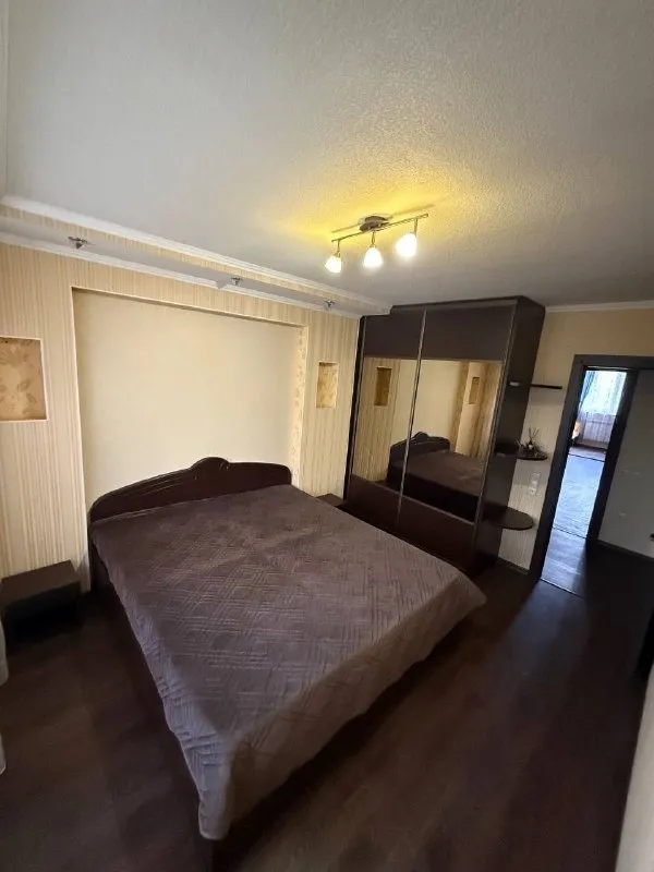 🏡Аренда 3-трехкомнатной квартиры
🌇Город: донецк днр
🏙️Район: кировский р-н
🗺Микрорайон текстильщик ул. Пинтера
• Этажность–4/9 жилого дома
• Общая площадь–65 м2
• Квартира сдаётся с евро ремонтом
• Дорогая мебель и техника
• Сдам семейной паре. Без маленьких детей и животных.
• Также могу рассмотреть одного человека
• В квартире есть все удобства для комфортного проживания
2 Кондиционера, бойлер, в подъезде установлен насос
Только на длительный срок
• На длительный срок, минимум 1 год.
• Сдам порядочным, адекватным арендаторам
🔥Собственник, без комиссии!!!
💴Цена: 45.000 руб+залог 45.000 возвращается при выезде
📲За более подробной информацией звоните
☎️+7(918) 444-23-76
📨Подписаться - фотография - 2