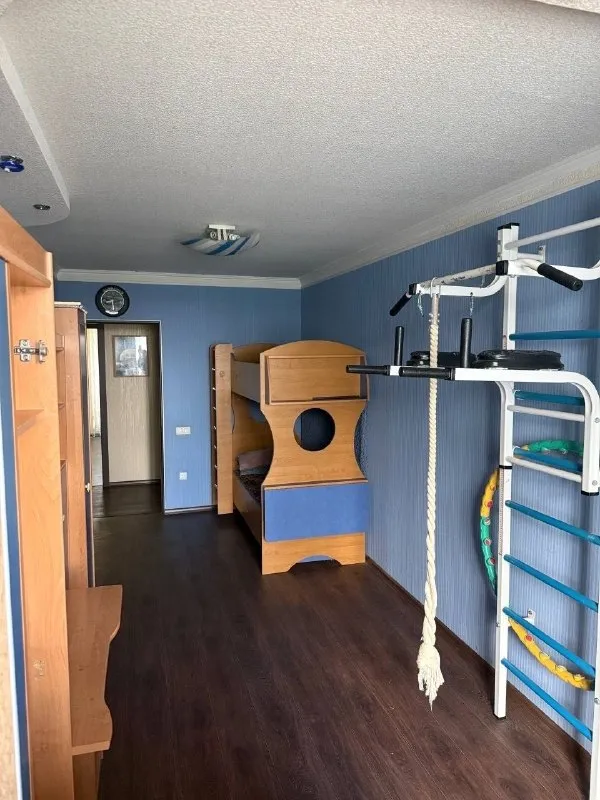 🏡Аренда 3-трехкомнатной квартиры
🌇Город: донецк днр
🏙️Район: кировский р-н
🗺Микрорайон текстильщик ул. Пинтера
• Этажность–4/9 жилого дома
• Общая площадь–65 м2
• Квартира сдаётся с евро ремонтом
• Дорогая мебель и техника
• Сдам семейной паре. Без маленьких детей и животных.
• Также могу рассмотреть одного человека
• В квартире есть все удобства для комфортного проживания
2 Кондиционера, бойлер, в подъезде установлен насос
Только на длительный срок
• На длительный срок, минимум 1 год.
• Сдам порядочным, адекватным арендаторам
🔥Собственник, без комиссии!!!
💴Цена: 45.000 руб+залог 45.000 возвращается при выезде
📲За более подробной информацией звоните
☎️+7(918) 444-23-76
📨Подписаться - фотография - 4