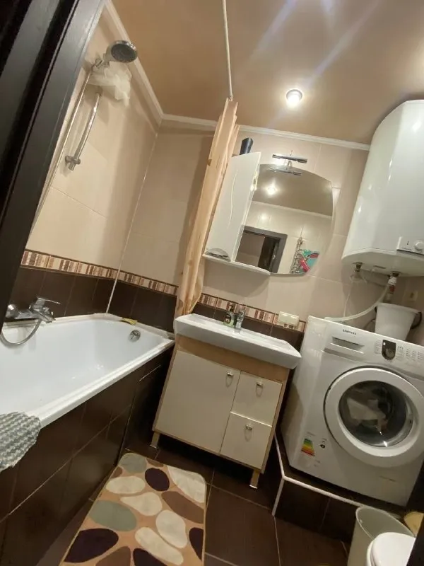 🏡Аренда 3-трехкомнатной квартиры
🌇Город: донецк днр
🏙️Район: кировский р-н
🗺Микрорайон текстильщик ул. Пинтера
• Этажность–4/9 жилого дома
• Общая площадь–65 м2
• Квартира сдаётся с евро ремонтом
• Дорогая мебель и техника
• Сдам семейной паре. Без маленьких детей и животных.
• Также могу рассмотреть одного человека
• В квартире есть все удобства для комфортного проживания
2 Кондиционера, бойлер, в подъезде установлен насос
Только на длительный срок
• На длительный срок, минимум 1 год.
• Сдам порядочным, адекватным арендаторам
🔥Собственник, без комиссии!!!
💴Цена: 45.000 руб+залог 45.000 возвращается при выезде
📲За более подробной информацией звоните
☎️+7(918) 444-23-76
📨Подписаться - фотография - 8