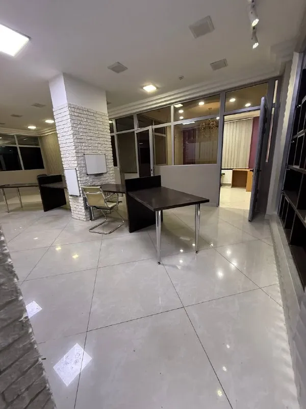 Продажа коммерческого помещения, в ворошиловском районе
🏣Город: донецк
🏗Район: ворошиловский
🚪Общая площадь - 140 м2
Стройте свое пространство с агентством недвижимости город.
Вы мечтаете - мы реализовываем💫
Продажа коммерческого помещения в доме новострой - панфилова - жк центральный.
Сигнализация - охрана 24/7
140 Кв. Метров
3.20 Высота потолков
Проходной поток
Парковка 🅿️ для авто
Отлично развита инфраструктура
Качественный ремонт с дизайнерским подходом в каждом квадратном метре.
Документы рф 🇷🇺
Собственник в донецке
💵Цена: 11 000 000 рублей
☎️Телефон: + 7 (949) 037 06 36 - фотография - 4