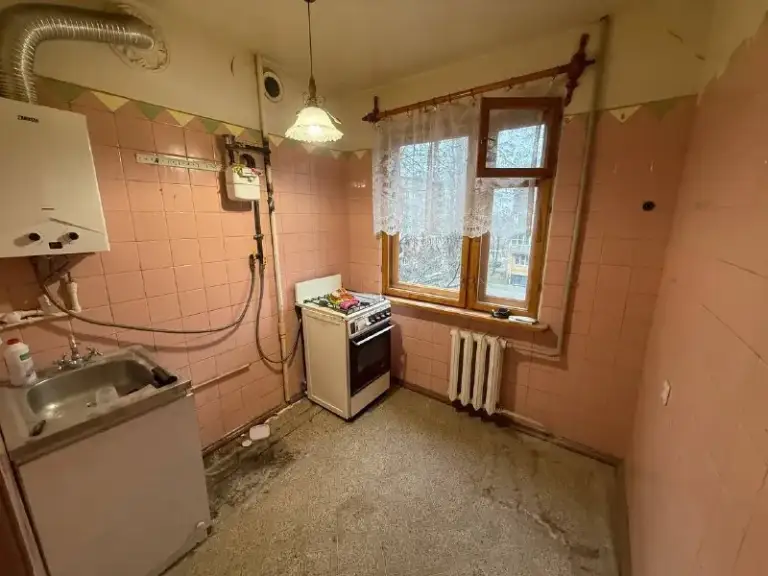 Продается 2-комнатная квартира в куйбышевском районе! Документы готовы‼️

Агентство недвижимости «статус» - твой выбор в мире недвижимости!🤝

📍Г. Донецк, куйбышевский район, ул. Фомина,1

✅Площадь: 48 м²
✅Этаж: 3 из 5
✅Квартира не угловая, очень теплая.
✅Водоснабжение по графику.
✅Комнаты: смежные. - фотография - 4