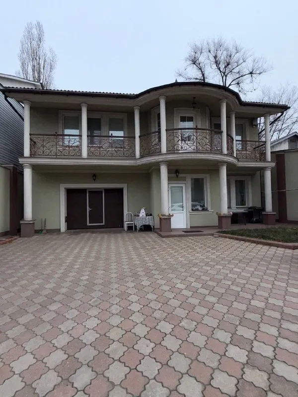 Exclusive! Продажа дома ! Vip-class в лучшей локации донецка 👌🏡

🌇Донецк, ворошиловский р-н, ул. Роза люксембург, п-р ватутина📌

🔥У вас есть уникальная возможность стать владельцем: двух домов на одном участке
- 1Й под чистовую отделку - 400 м2
- 2Й дом с ремонтом - 250 м 2

✅Ландшафтный дизайн участка
✅Дом построен из высококачественных материалов
🅿Гараж на две машины
💰Стартовая стоимость данного объекта - 30.000.000 💸

🎁 Все что вы видите на фото, остается новым собственникам

📲☎️+79490370636

Подписаться  |  📩дать объявление
📲Наш max - фотография - 4