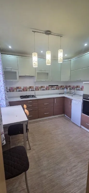 Сдаю долгосрочно!!!
Четырехкомнатную квартиру
🌇Горрд донецк, кировский район, на текстильщике📌
✅Просторная и светлая
✅В квартире вся мебель, быттехника, гардеробная, посудомоечная машина, 3 лоджии,
✅3 Этаж
💦Накопительная система воды
👍Отличная инфраструктура
💰Стоимость 50 000 ₽/месяц, дополнительно оплачиваются коммунальные платежи.
📲☎️+79493837193 Виктория ан
📲☎️+79384613180 (Тг, мах) - фотография - 7