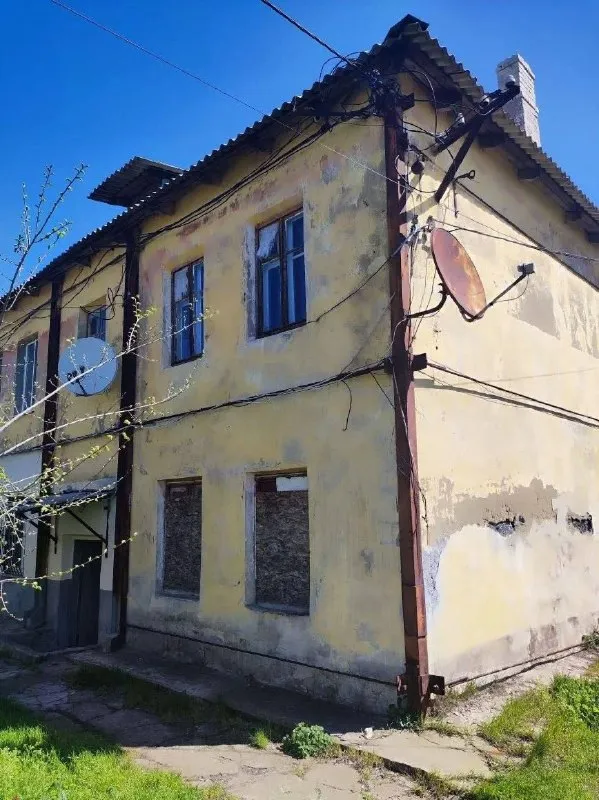 Продам двухкомнатную квартиру

🌇Донецк, кировский район, улица красная заря, недалеко от площади свободы  и начало текстильщика📌

✅Площадь 41 кв метр
✅Этаж 2/2
🚍Остановка в 5-7 минутах ходьбы, рядом с домом небольшой прод. Магазин.

❗️Квартира под ремонт, крыша не течет.

📑Документы готовы,
Прописанных ноль!
💰Цена 1 000 000 рублей❗️❗️❗️

📲☎️+79493268382 Виктория ан
*Ок. Риэлтор*

Подписаться  |  📩дать объявление
📲Наш max - фотография - 1