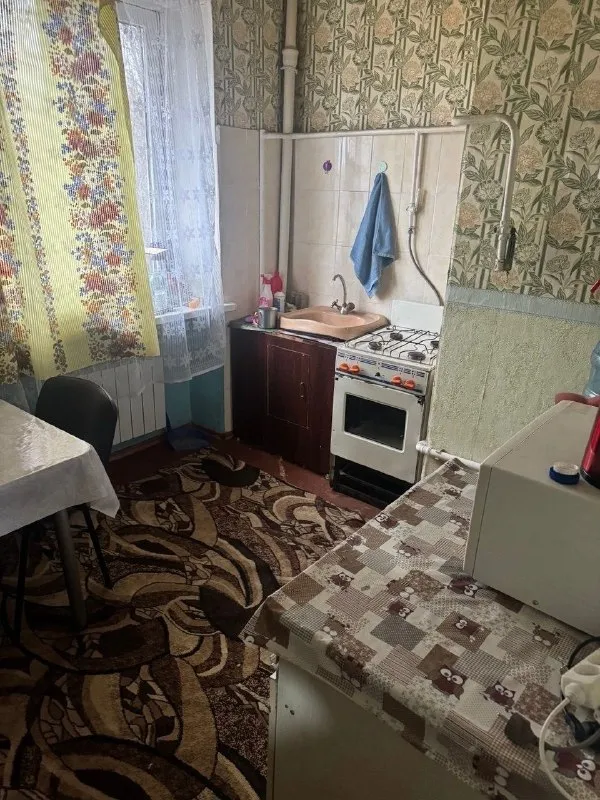 🏡Продам 2-двухкомнатную квартиру
🌇Город: донецк днр
🏙️Район: куйбышевский р-н
🗺Микрорайон азотный, ул. Добронравова 56

• Этажность–2/2 жилого дома

• На доме заменена новая кровля
• Меняли отопление, пластиковые окна, балкон не застеклён
• Квартира теплая не угловая, толщина стен порядка 60-ти см
• В пешей доступности рынок, больница, школа
• Документы готовы к сделке
🔥Собственник

💴Цена: 2🍋000.000 рублей
📲Звонить по номеру;
☎️+7(961) 328-99-96

📨Подписаться - фотография - 5