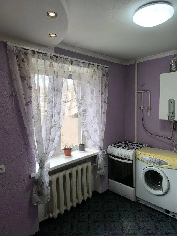 Продается двухкомнатная квартира в кировском районе, ул. Дагестанская 📍

• Этаж: 1 из 3 🏢
• Площадь: 33 м2 📐
• Цена: 2 500 000 рублей 💰

Прекрасная двухкомнатная квартира в хорошем состоянии! ✨ в квартире остается вся мебель и техника. 🛋️📺

Одно из главных преимуществ – круглосуточное водоснабжение благодаря накопительному баку.

💧🚰

🚘🏡Инфраструктура: рядом есть все необходимое - магазины, аптека, больница, детский садик, школа, конечная остановка «абакумова»

Квартира принадлежит одному собственнику, прописанных нет. 📄 все документы оформлены в росреестре. 🏛️✅

Цена 2 500 000 млн 🍋 без комиссии!!!

Для записи на просмотр звоните: +79495925765 милана - фотография - 9