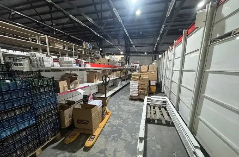 Аренда складского помещения с рампой в куйбышевском районе
Стройте свое пространство с агентством недвижимости город.
Вы мечтаете - мы реализовываем💫
🏣Город: донецк
🏗Район: куйбышевский
🚪Общая площадь - 1800 м2
Сдается в аренду складское помещение с рампой в куйбышевском районе, улица 9 января, ориентир - парк щербакова.
📌Закрытая охраняемая территория
✔️Куйбышевский район
✔️Вода по графику 💧
✔️Закрытая территория
✔️Охрана 24 часа
✔️Отопление газ❗️
✔️Рос. ,реестр
✔️Крыша не течет❗️
Показ в любое время ❗️
💵Цена: 750 рублей за 1м2
☎️Телефон: +7 (949) 505 93 39
☎️Телефон: +7 (949) 630 77 78 - фотография - 4