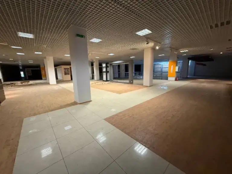 Аренда коммерческой недвижимости в куйбышевском районе

🏣Город: донецк
🏗Район: куйбышевский
🚪Общая площадь - 7994 м2

Сдается в аренду коммерческая недвижимость в куйбышевском районе, улица 9 января, бывший гипермаркет мебели margo.

Документы рф 🇷🇺

📍7994 Квадратных метров
1 - Этаж торгового помещения составляет - 2893 кв. Метров
2 - Этаж торгового помещения составляет - 2895 кв. Метров.

Цокольное помещение составляет - 2145 кв. Метров из них :
✔️Торговая площадь - 460 кв. Метров с отдельным входом.
✔️Склад - 1448 квадратных метров.
.. . 36 Кв. Метров.
📍В основном здании 2 этажа - подъем по эскалатору или лестнице.
- На каждом этаже, санузел. 🚻

✔️Асфальтированная территория - большая парковка для клиентов и сотрудников
✔️Рампа, тп
✔️Противопожарная система
✔️Охрана

📍Все необходимые коммуникация проведены

📍Транспортная развязка в любую точку города. Легко найди, подъехать, парковаться и т. Д.

💵Цена: 1 000 рублей за 1м2
☎️Телефон: +7 (949) 505 93 39 - фотография - 6