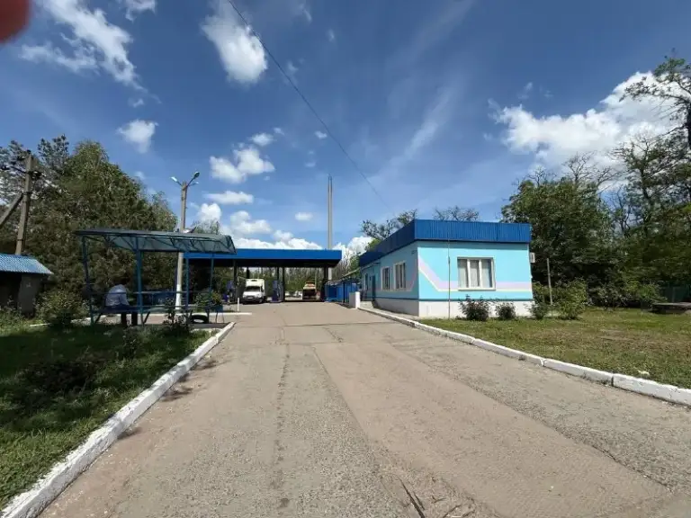 Продается готовый прибыльный бизнес - газовая азс на метане!донецк!объединенный!

Агентство недвижимости «статус» - твой выбор в мире недвижимости!

📍Предлагаем к покупке работающий бизнес — газовую заправку на метане в пролетарском районе (возле рынка «объединённый»).

🤝Отличное решение для инвесторов и предпринимателей, желающих войти в топливный сектор с минимальным временем на запуск: бизнес уже функционирует и приносит доход.

📌Основные характеристики:

✅Тип объекта: газовая заправка на метане.

✅Режим работы: круглосуточно (24/7).

✅Статус земли: в аренде - фотография - 2