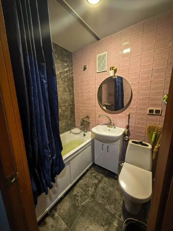 🏡Сдаётся впервые!
1К квартира
🗺Донецк, будённовский район, ул. Краснооктябрьская, район юэсс.
• Отличный район для жизни: транспортная доступность, рынок, магазины, прс, большой парк после ремонта, школы, сады.
• Есть место для авто.

4/5, Вода по графику.
Свежий ремонт.

• Вся необходимая мебель и техника.

• В комнате кровать с новым ортопедическим матрацем, диван, шкаф, комод, кондиционер.

• Кухня: стиральная машина, варочная поверхность, духовой шкаф, холодильник.
Новый кухонный гарнитур.
Стол, стулья, телевизор.

• Проведён интернет.
Мпо

• Балкон застеклен.

🔥Собственник!

💴Цена: 20.000 +ком. Услуги (около 1500р)

☎️+7-949-418-67-71
Карина

📨Подписаться - фотография - 10