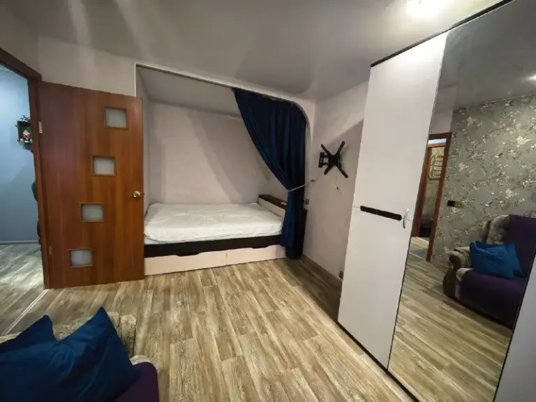 🏡Сдаётся впервые!
1К квартира
🗺Донецк, будённовский район, ул. Краснооктябрьская, район юэсс.
• Отличный район для жизни: транспортная доступность, рынок, магазины, прс, большой парк после ремонта, школы, сады.
• Есть место для авто.

4/5, Вода по графику.
Свежий ремонт.

• Вся необходимая мебель и техника.

• В комнате кровать с новым ортопедическим матрацем, диван, шкаф, комод, кондиционер.

• Кухня: стиральная машина, варочная поверхность, духовой шкаф, холодильник.
Новый кухонный гарнитур.
Стол, стулья, телевизор.

• Проведён интернет.
Мпо

• Балкон застеклен.

🔥Собственник!

💴Цена: 20.000 +ком. Услуги (около 1500р)

☎️+7-949-418-67-71
Карина

📨Подписаться - фотография - 2