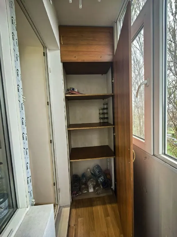 🏡Сдаётся впервые!
1К квартира
🗺Донецк, будённовский район, ул. Краснооктябрьская, район юэсс.
• Отличный район для жизни: транспортная доступность, рынок, магазины, прс, большой парк после ремонта, школы, сады.
• Есть место для авто.

4/5, Вода по графику.
Свежий ремонт.

• Вся необходимая мебель и техника.

• В комнате кровать с новым ортопедическим матрацем, диван, шкаф, комод, кондиционер.

• Кухня: стиральная машина, варочная поверхность, духовой шкаф, холодильник.
Новый кухонный гарнитур.
Стол, стулья, телевизор.

• Проведён интернет.
Мпо

• Балкон застеклен.

🔥Собственник!

💴Цена: 20.000 +ком. Услуги (около 1500р)

☎️+7-949-418-67-71
Карина

📨Подписаться - фотография - 4