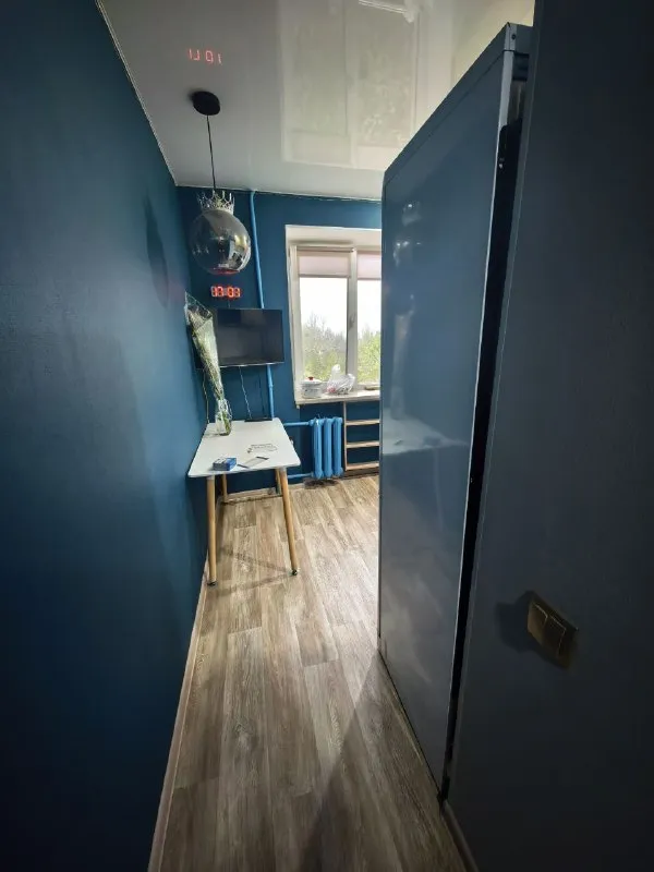 🏡Сдаётся впервые!
1К квартира
🗺Донецк, будённовский район, ул. Краснооктябрьская, район юэсс.
• Отличный район для жизни: транспортная доступность, рынок, магазины, прс, большой парк после ремонта, школы, сады.
• Есть место для авто.

4/5, Вода по графику.
Свежий ремонт.

• Вся необходимая мебель и техника.

• В комнате кровать с новым ортопедическим матрацем, диван, шкаф, комод, кондиционер.

• Кухня: стиральная машина, варочная поверхность, духовой шкаф, холодильник.
Новый кухонный гарнитур.
Стол, стулья, телевизор.

• Проведён интернет.
Мпо

• Балкон застеклен.

🔥Собственник!

💴Цена: 20.000 +ком. Услуги (около 1500р)

☎️+7-949-418-67-71
Карина

📨Подписаться - фотография - 5